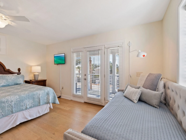 Luxurious 8 Bedroom Coastal Retreat in Destin - Perfect for Groups